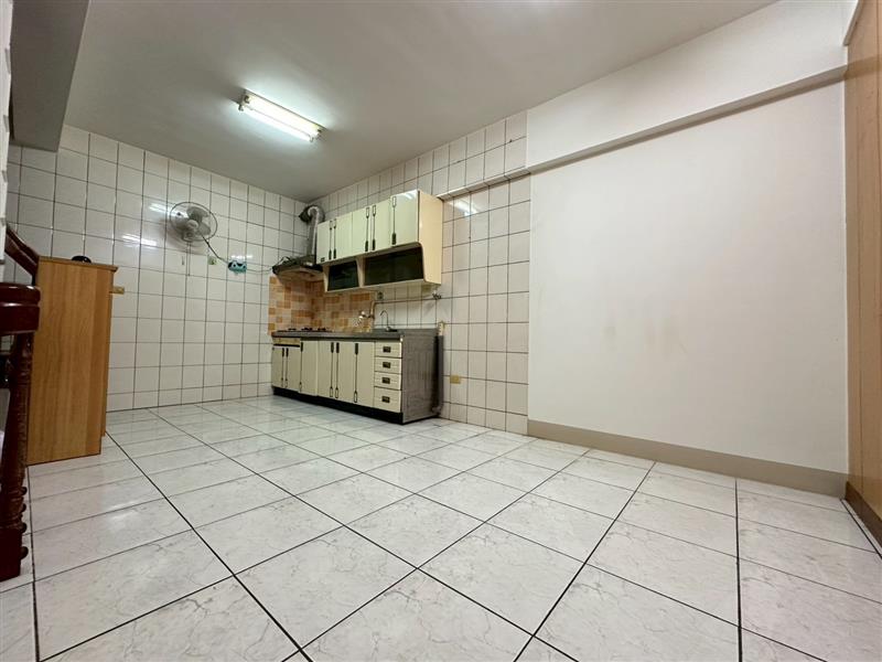 社宅🏠遼寧二後驛商圈1-3F採光3房近火車捷運高醫📞愛窩,愛窩 iwow house