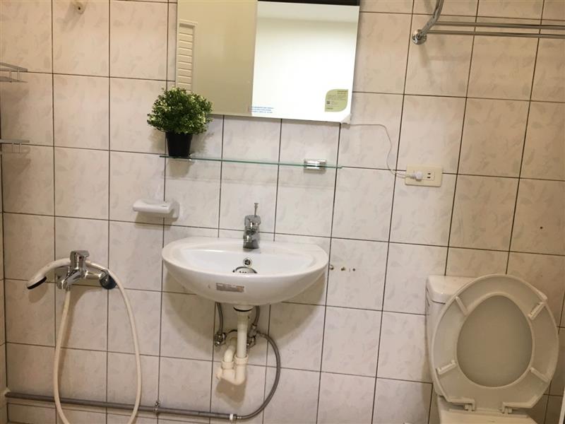 苓雅和平二438-22 #1B,愛窩 iwow house