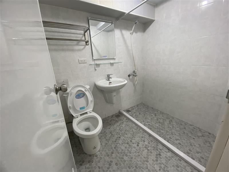 新樂愛河商圈電梯獨立門牌套房近捷運駁二真愛碼頭📞愛窩,愛窩 iwow house