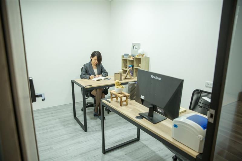 鼓山 裕誠  商務共享環境  獨立辦公室 倉儲空間 專業攝影棚 會議室 秘書收發貨📞愛窩,愛窩 iwow house