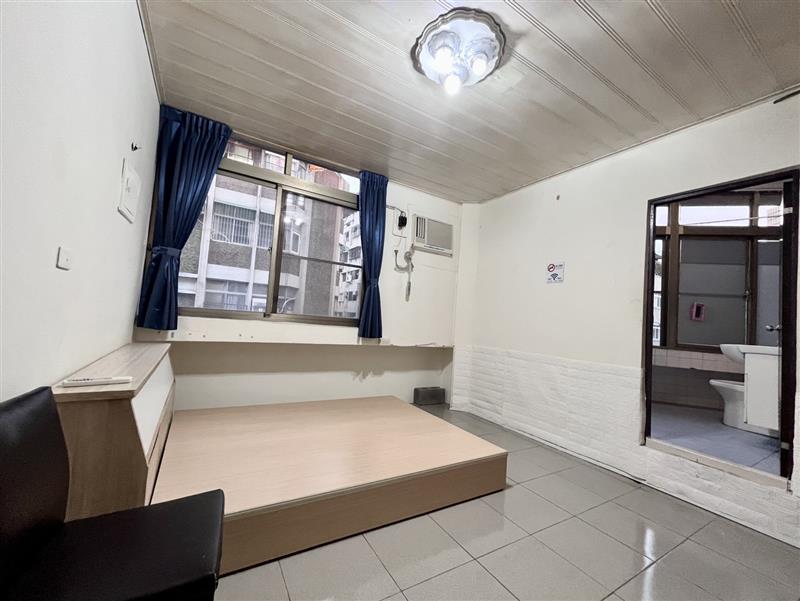 學源301三多商圈採光房近光華夜市📞愛窩,愛窩 iwow house