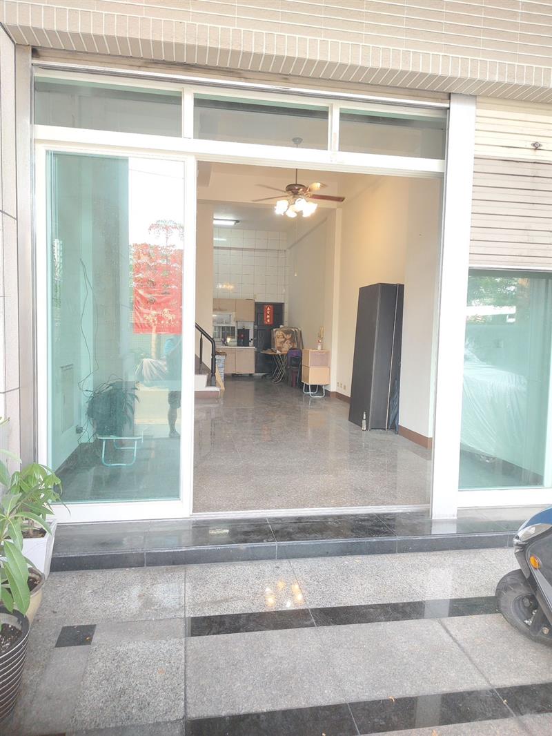 外環西路楠梓商圈採光寬敞透天厝門前停車📞愛窩,愛窩 iwow house