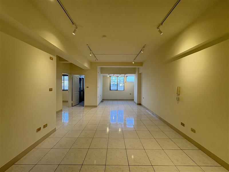 社宅🏠政德三鐵共構電梯2房租金含車近國10巨蛋文藻📞愛窩,愛窩 iwow house