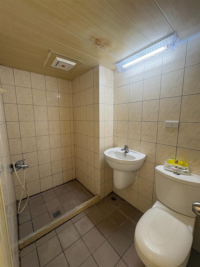 社宅🏠昌裕建工商圈採光套房近高科大輕軌📞愛窩,愛窩 iwow house