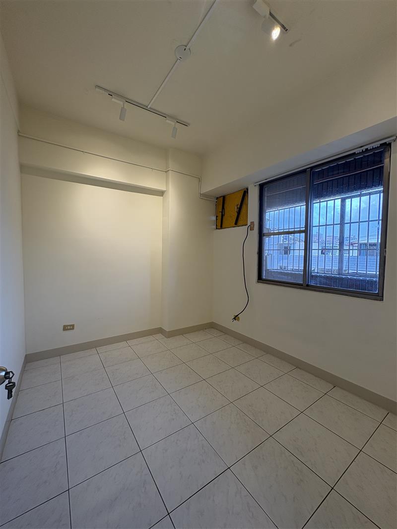 社宅🏠政德三鐵共構電梯2房租金含車近國10巨蛋文藻📞愛窩,愛窩 iwow house
