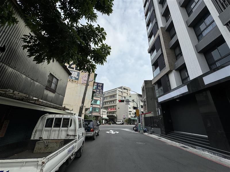 鼎金中鼎山商圈金獅湖金店面含車位📞愛窩,愛窩 iwow house
