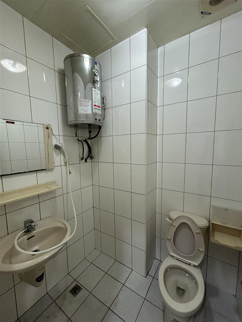 松江302高醫商圈稀有採光室內機車近後驛捷運站📞愛窩,愛窩 iwow house