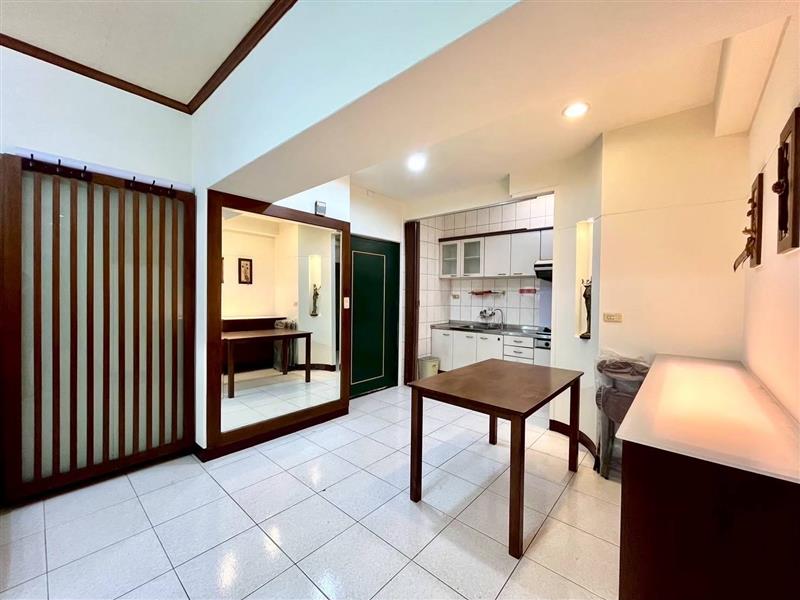 社宅🏠大中二高鐵商圈電梯3房可寵近國10新左營車站愛窩,愛窩 iwow house