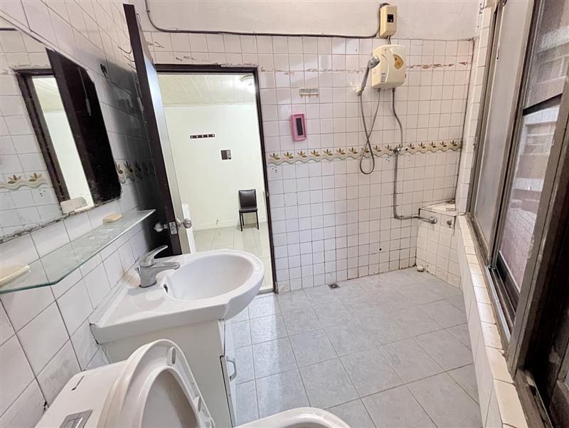 學源301三多商圈採光房近光華夜市📞愛窩,愛窩 iwow house