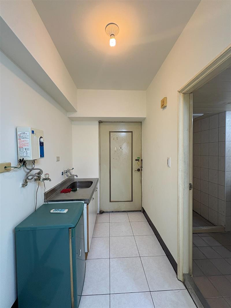 社宅🏠昌裕建工商圈採光套房近高科大輕軌📞愛窩,愛窩 iwow house