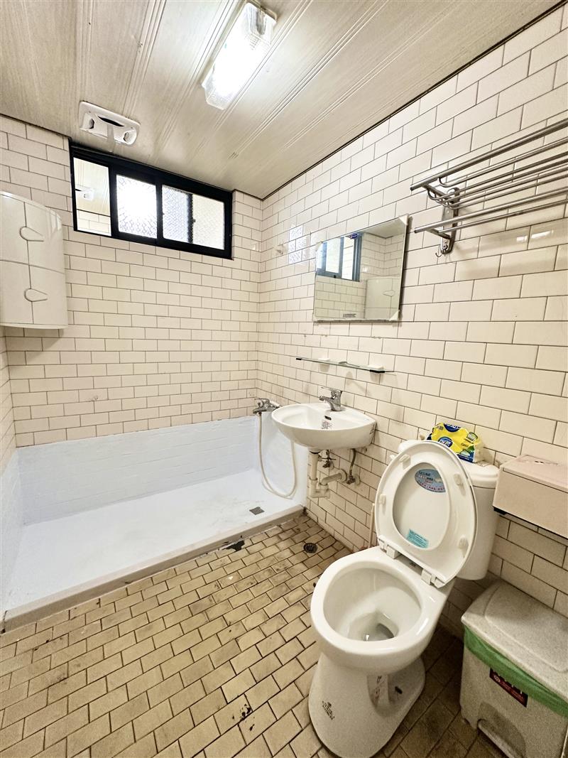 社宅🏠建華稀有公寓二樓貓寵近文化中心光華夜市📞愛窩,愛窩 iwow house