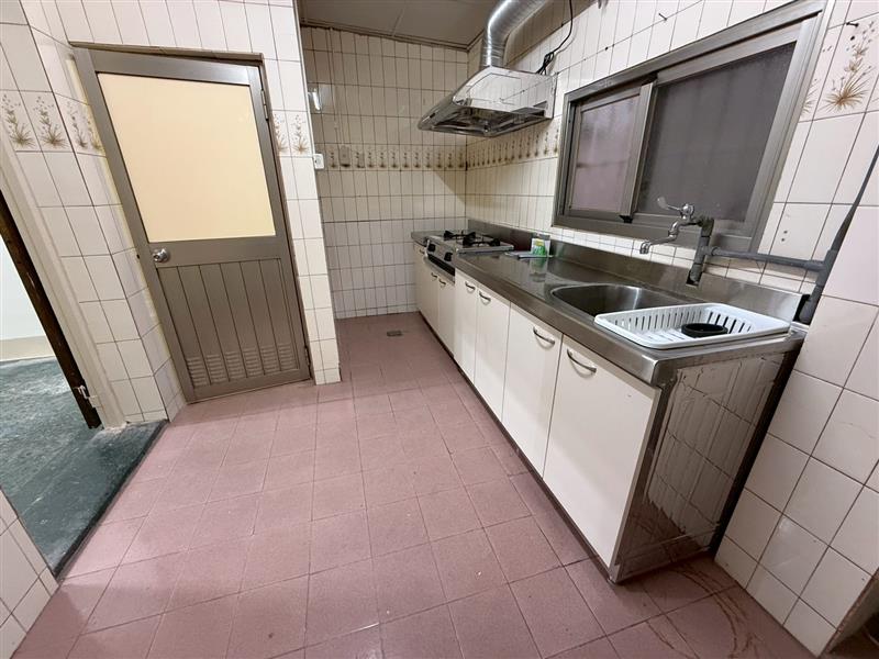 社宅🏠九如一大坪數獨棟透天門口可停車近國1輕軌📞愛窩,愛窩 iwow house