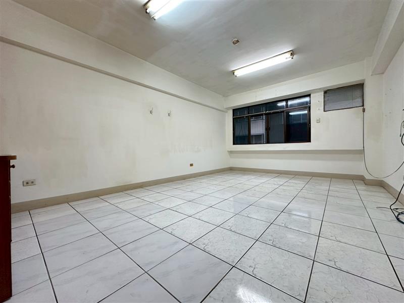 社宅🏠遼寧二後驛商圈1-3F採光3房近火車捷運高醫📞愛窩,愛窩 iwow house