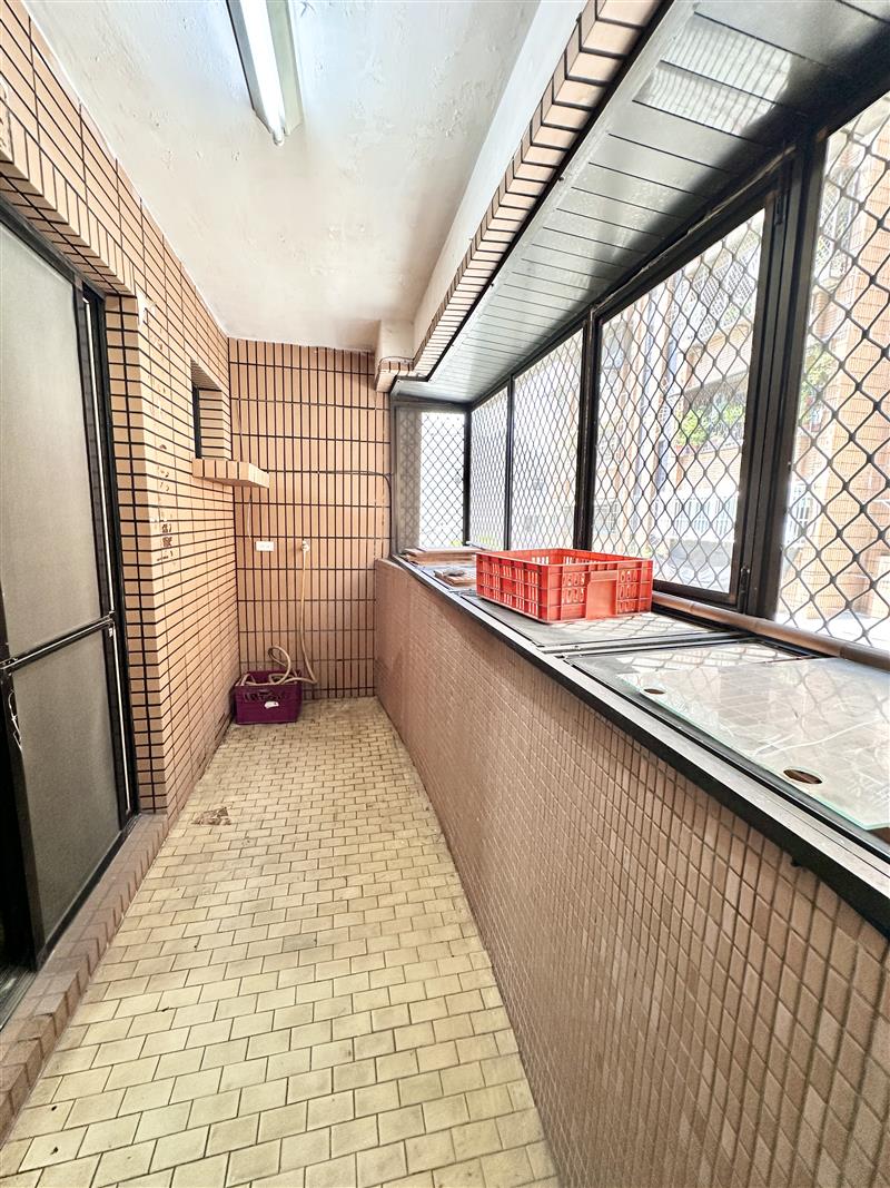 社宅🏠建華稀有公寓二樓貓寵近文化中心光華夜市📞愛窩,愛窩 iwow house