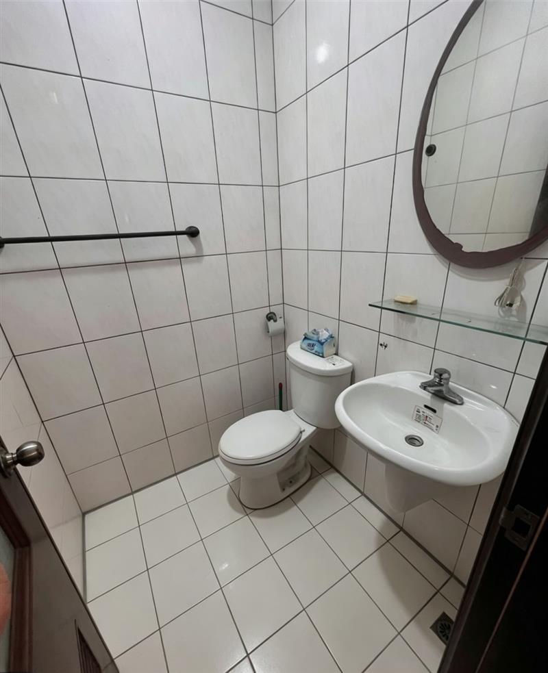 外環西路楠梓商圈採光寬敞透天厝門前停車📞愛窩,愛窩 iwow house