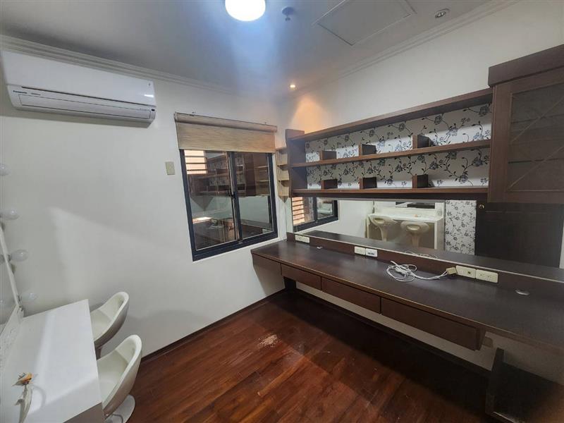 社宅🏠龍勝凹子底電梯景觀3房車位近輕軌高美館📞愛窩,愛窩 iwow house