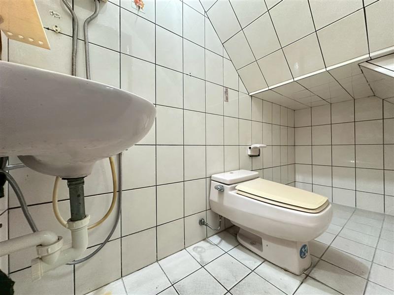 社宅🏠遼寧二後驛商圈1-3F採光3房近火車捷運高醫📞愛窩,愛窩 iwow house