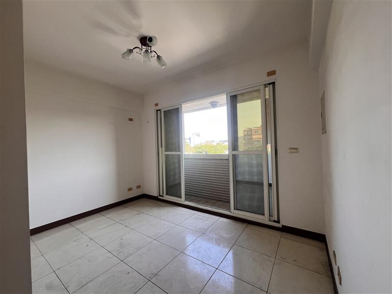 外環西路楠梓商圈採光寬敞透天厝門前停車📞愛窩,愛窩 iwow house