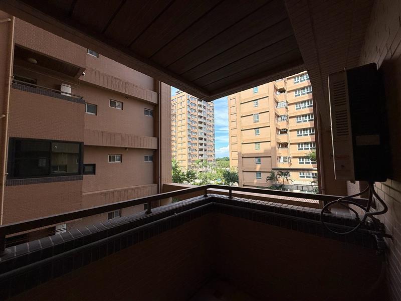 社宅🏠勝利3F鳳山商圈3房雙陽台近捷運鳳山國中📞愛窩,愛窩 iwow house