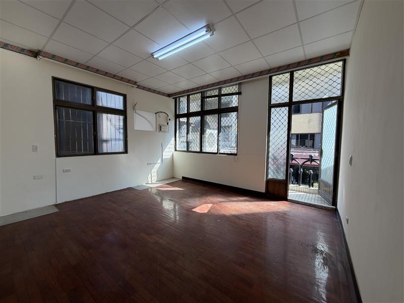 文橫二新崛江商圈萌寵透天三樓店住服飾輕食工作室首選📞愛窩,愛窩 iwow house