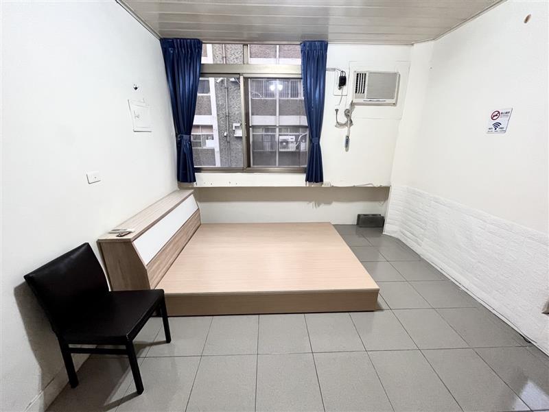 學源301三多商圈採光房近光華夜市📞愛窩,愛窩 iwow house