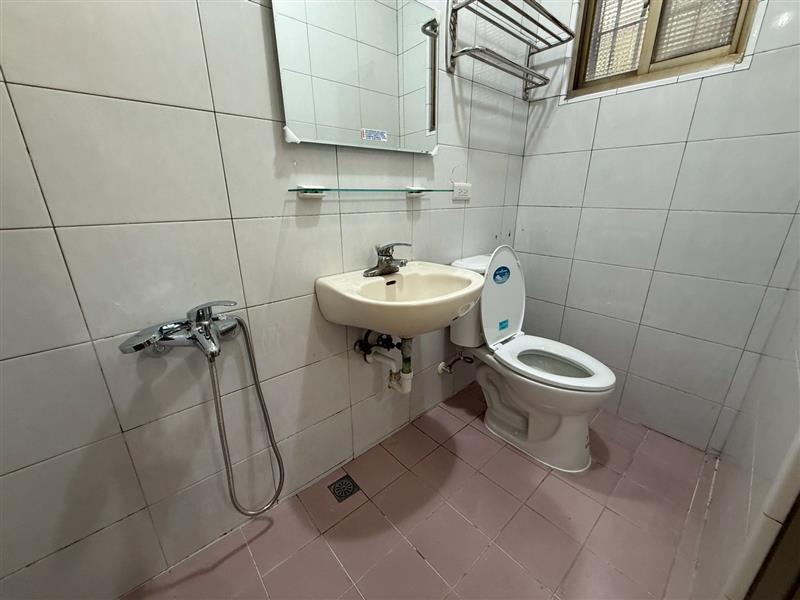 社宅🏠九如一大坪數獨棟透天門口可停車近國1輕軌📞愛窩,愛窩 iwow house