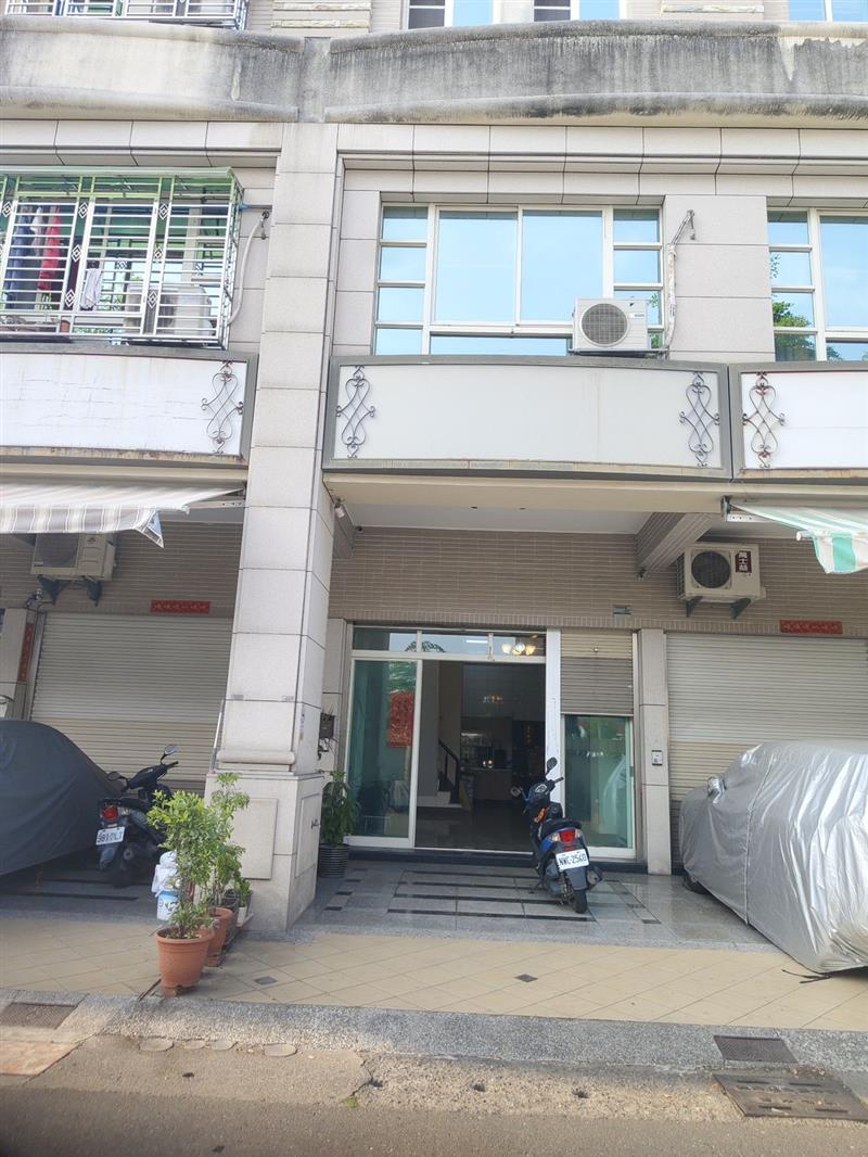 外環西路楠梓商圈採光寬敞透天厝門前停車📞愛窩,愛窩 iwow house