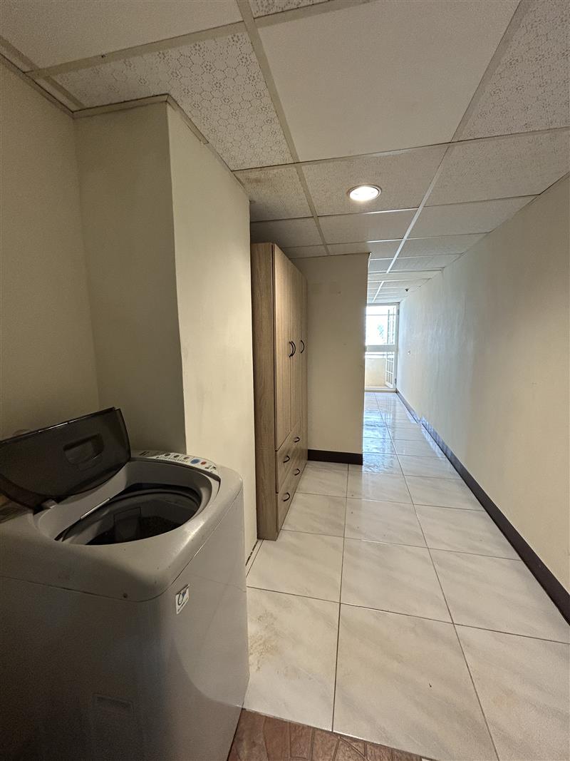 自立3獨立陽台套房可寵近高雄車站📞愛窩,愛窩 iwow house