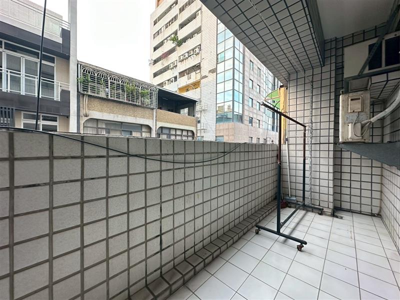 社宅🏠遼寧二後驛商圈1-3F採光3房近火車捷運高醫📞愛窩,愛窩 iwow house