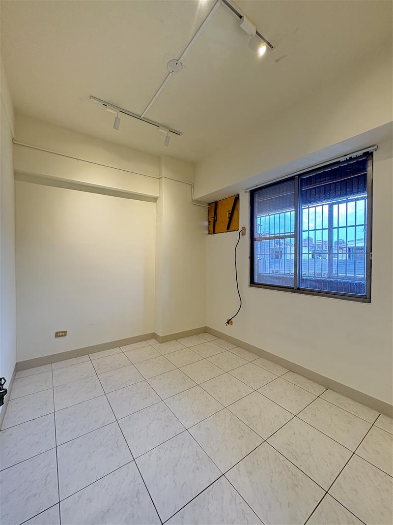 社宅🏠政德三鐵共構電梯2房租金含車近國10巨蛋文藻📞愛窩,愛窩 iwow house