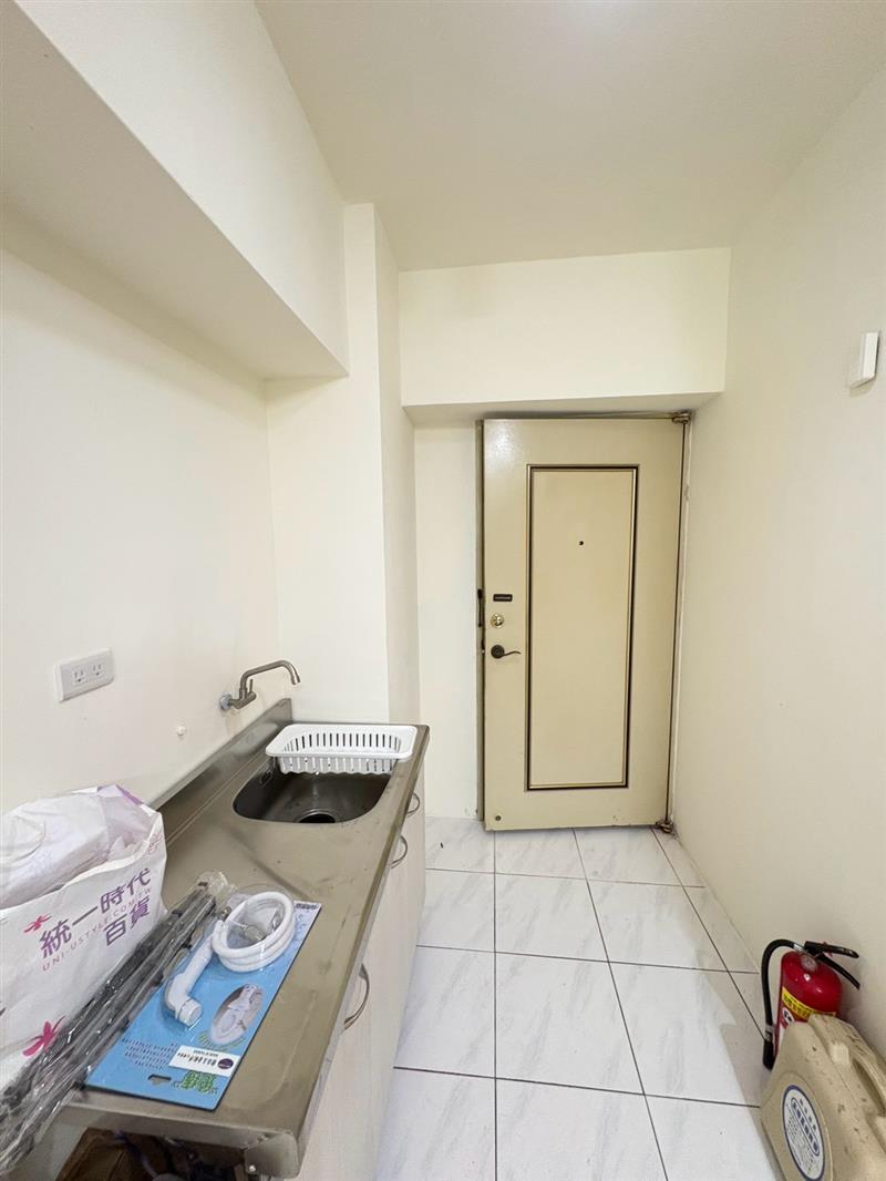 社宅🏠昌裕5F建工商圈採光電梯套房近輕軌高科大📞愛窩,愛窩 iwow house