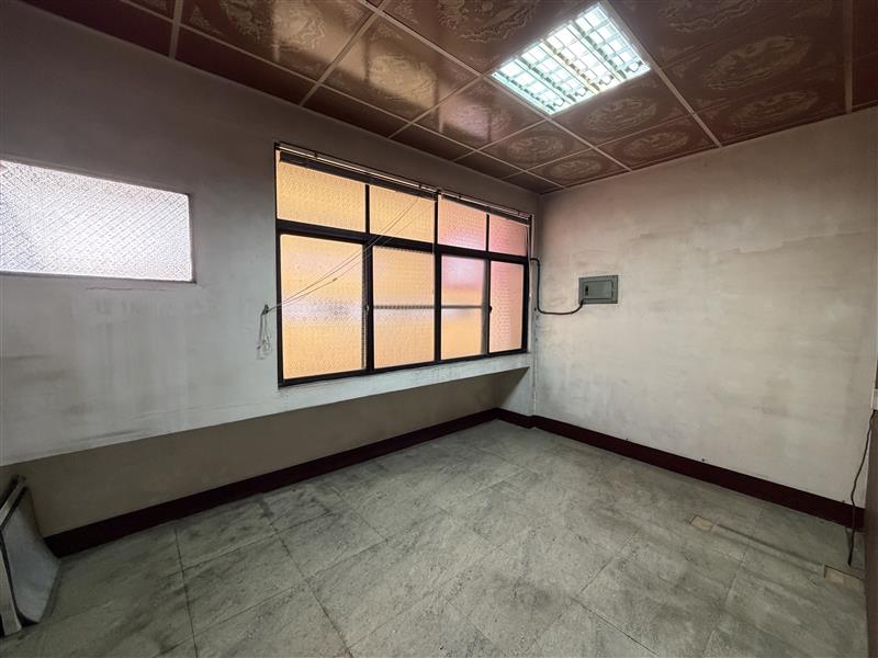 經武大東臨路可寵店住｜1~2樓+地下室｜近捷運醫院📞愛窩,愛窩 iwow house