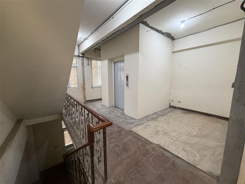 苓南💎整棟電梯透天💎超值店面🌳近輕軌捷運📞愛窩,愛窩 iwow house