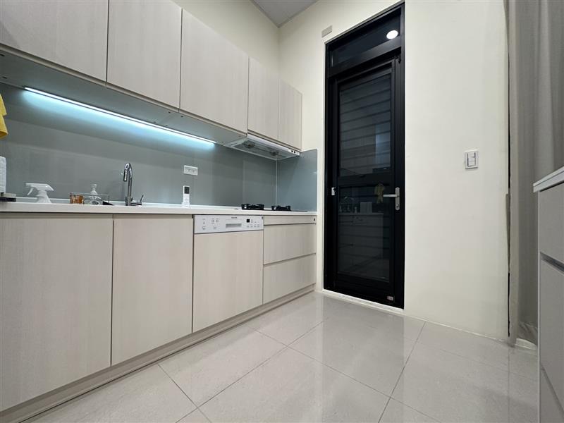 高坪七十六大坪頂全新未入住電梯採光2房可社宅近88📞愛窩,愛窩 iwow house