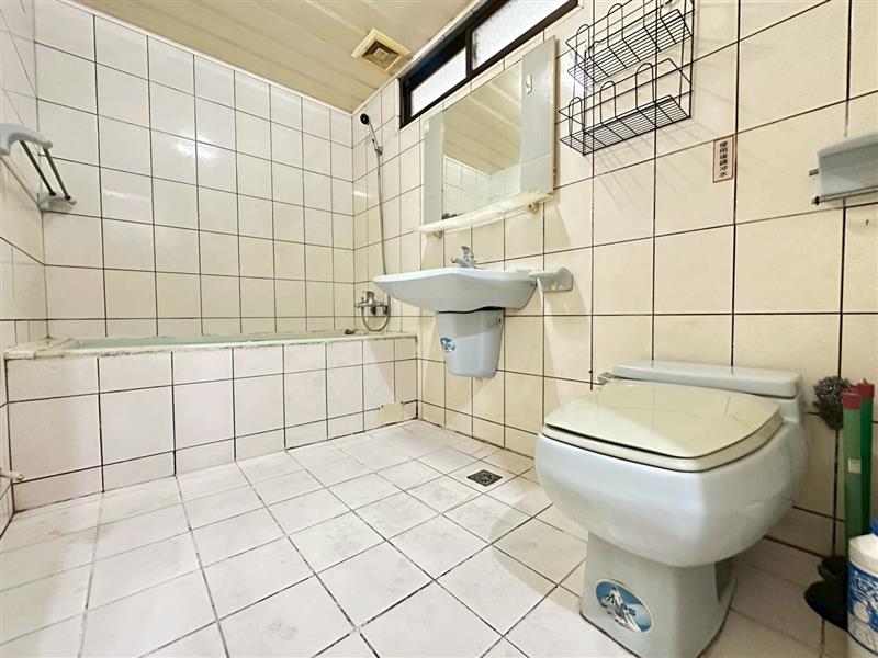 社宅🏠遼寧二後驛商圈1-3F採光3房近火車捷運高醫📞愛窩,愛窩 iwow house