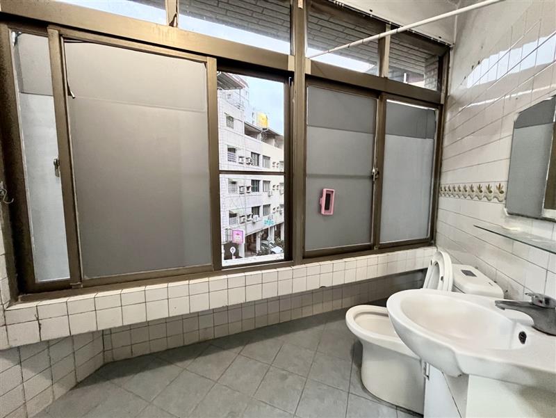 學源301三多商圈採光房近光華夜市📞愛窩,愛窩 iwow house