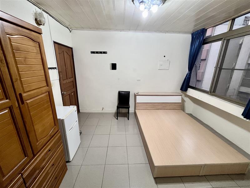 學源301三多商圈採光房近光華夜市📞愛窩,愛窩 iwow house