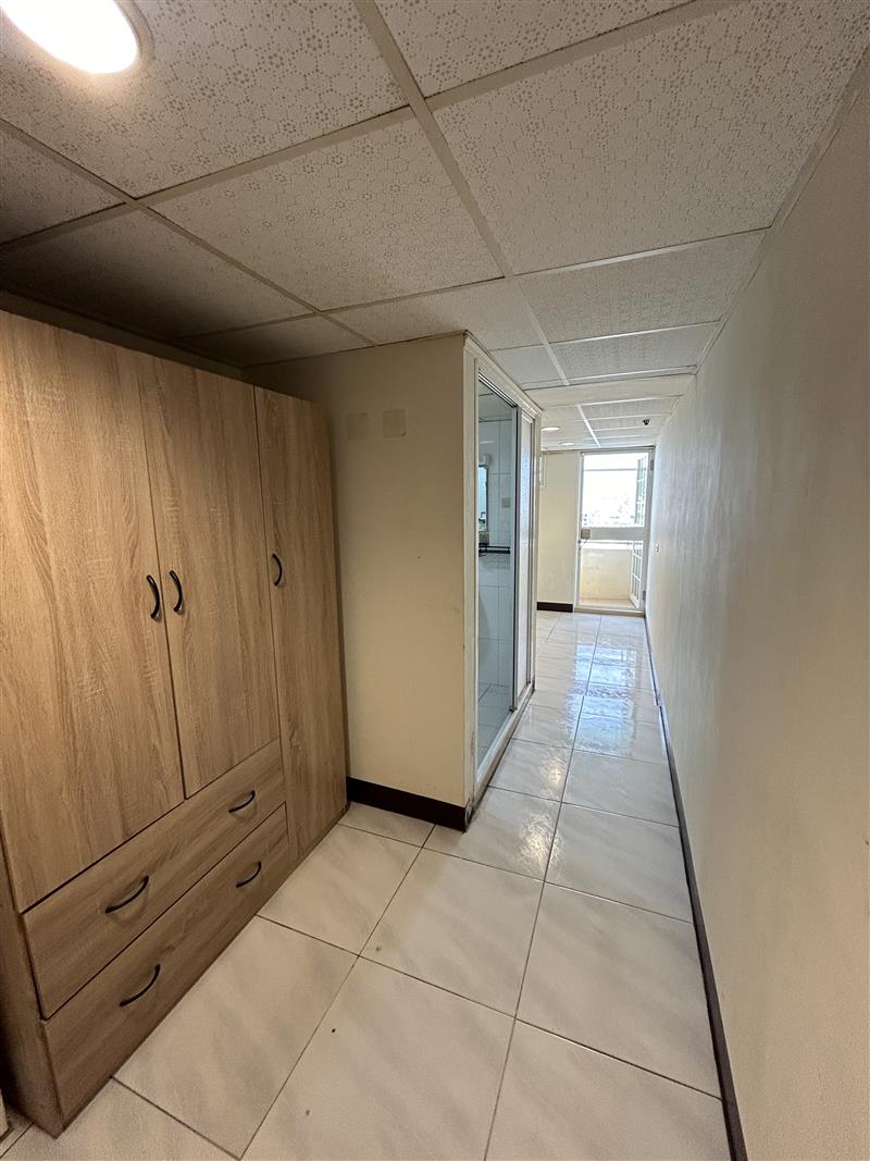 自立3獨立陽台套房可寵近高雄車站📞愛窩,愛窩 iwow house