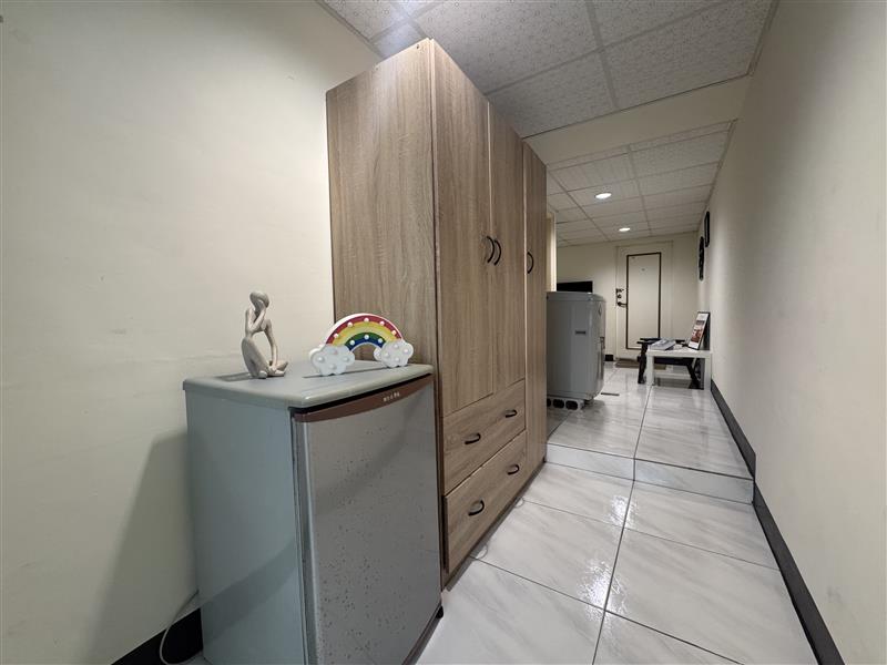 自立5獨立陽台套房貓寵近高雄車站📞愛窩,愛窩 iwow house