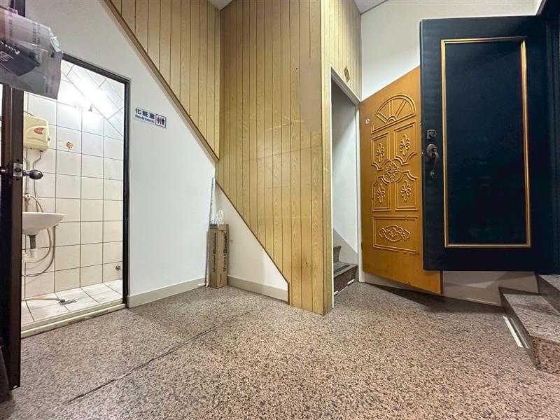 社宅🏠遼寧二後驛商圈1-3F採光3房近火車捷運高醫📞愛窩,愛窩 iwow house