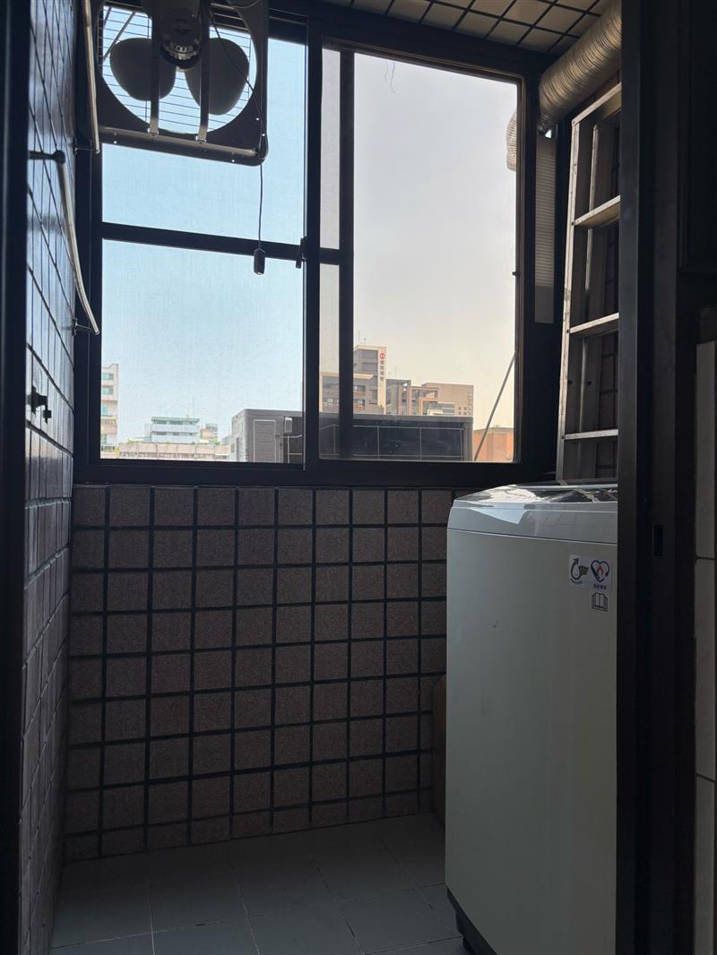 社宅🏠忠孝一美麗島商圈電梯採光貓寵獨洗陽台套房📞愛窩,愛窩 iwow house