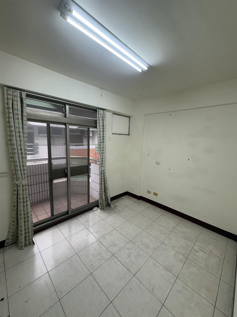 社宅🏠重如重愛商圈萌寵採光獨棟附超大露台近捷運高鐵📞愛窩,愛窩 iwow house
