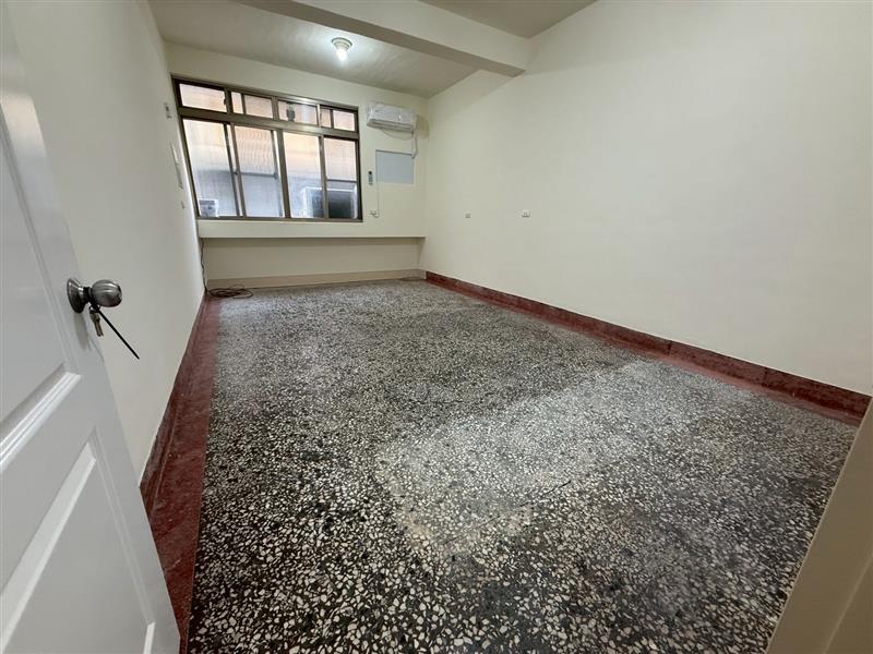 社宅🏠九如一大坪數獨棟透天門口可停車近國1輕軌📞愛窩,愛窩 iwow house