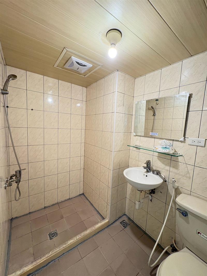 社宅🏠昌裕5F建工商圈採光電梯套房近輕軌高科大📞愛窩,愛窩 iwow house