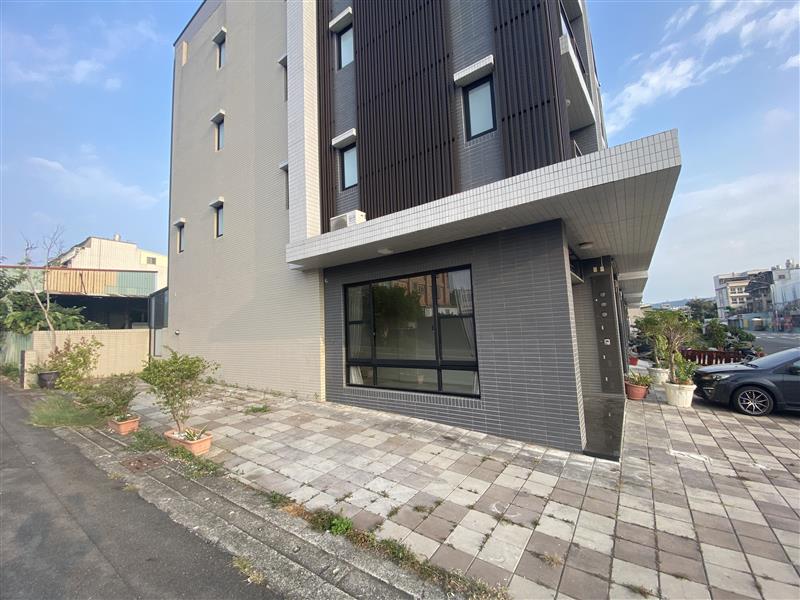 高坪大坪頂邊間貓寵採光黃金店面近小港捷運📞愛窩,愛窩 iwow house