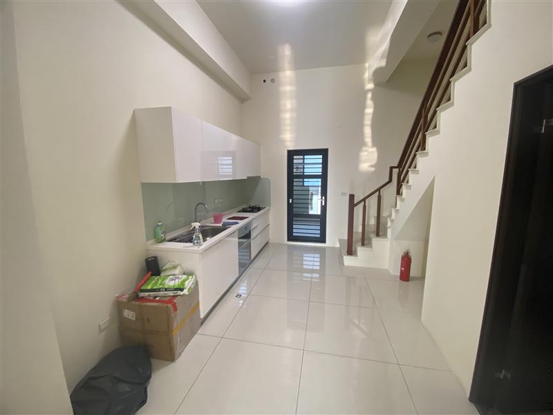 高坪大坪頂邊間貓寵採光黃金店面近小港捷運📞愛窩,愛窩 iwow house