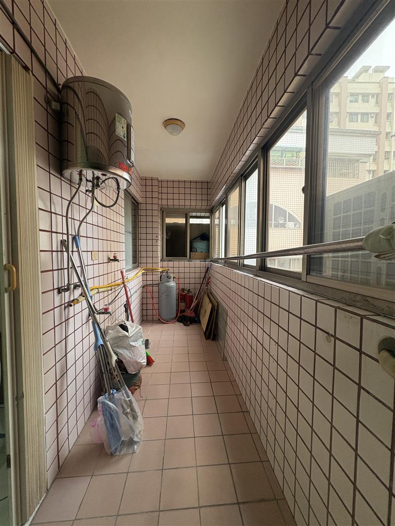 社宅🏠文強巨蛋商圈電梯採光4房車位近國10捷運📞愛窩,愛窩 iwow house