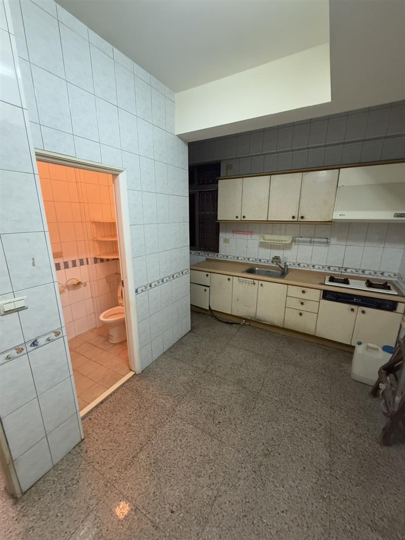 社宅🏠重如重愛商圈萌寵採光獨棟附超大露台近捷運高鐵📞愛窩,愛窩 iwow house