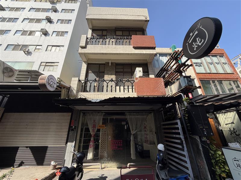 文橫二新崛江商圈萌寵透天三樓店住服飾輕食工作室首選📞愛窩