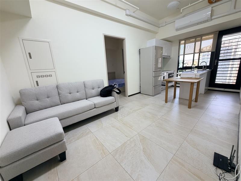 社宅🏠博愛四三鐵共構電梯景觀正2房變頻冷氣近文藻📞愛窩